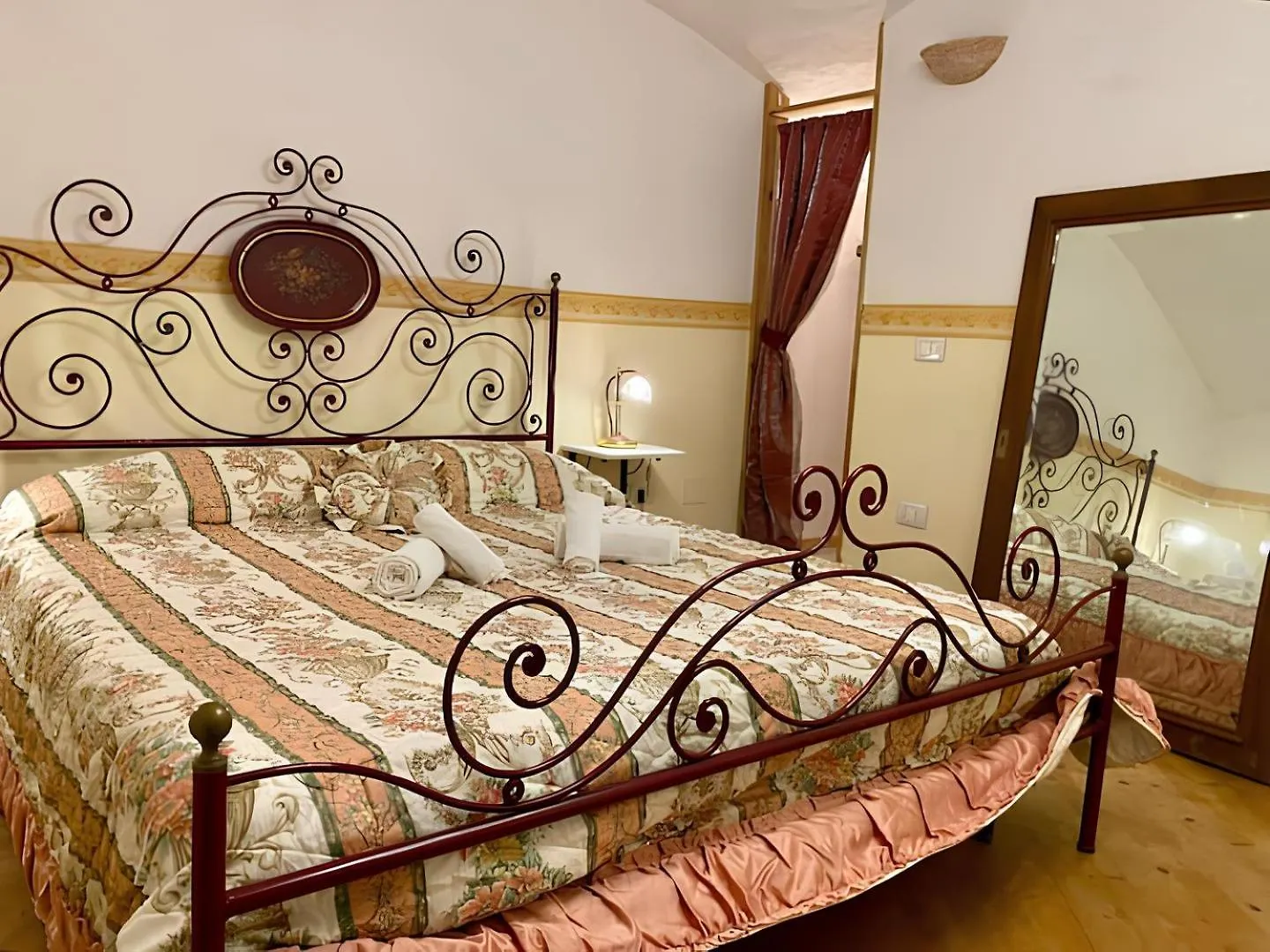 Pitti Palace - Original Florentine Accommodation فلورنس شقة